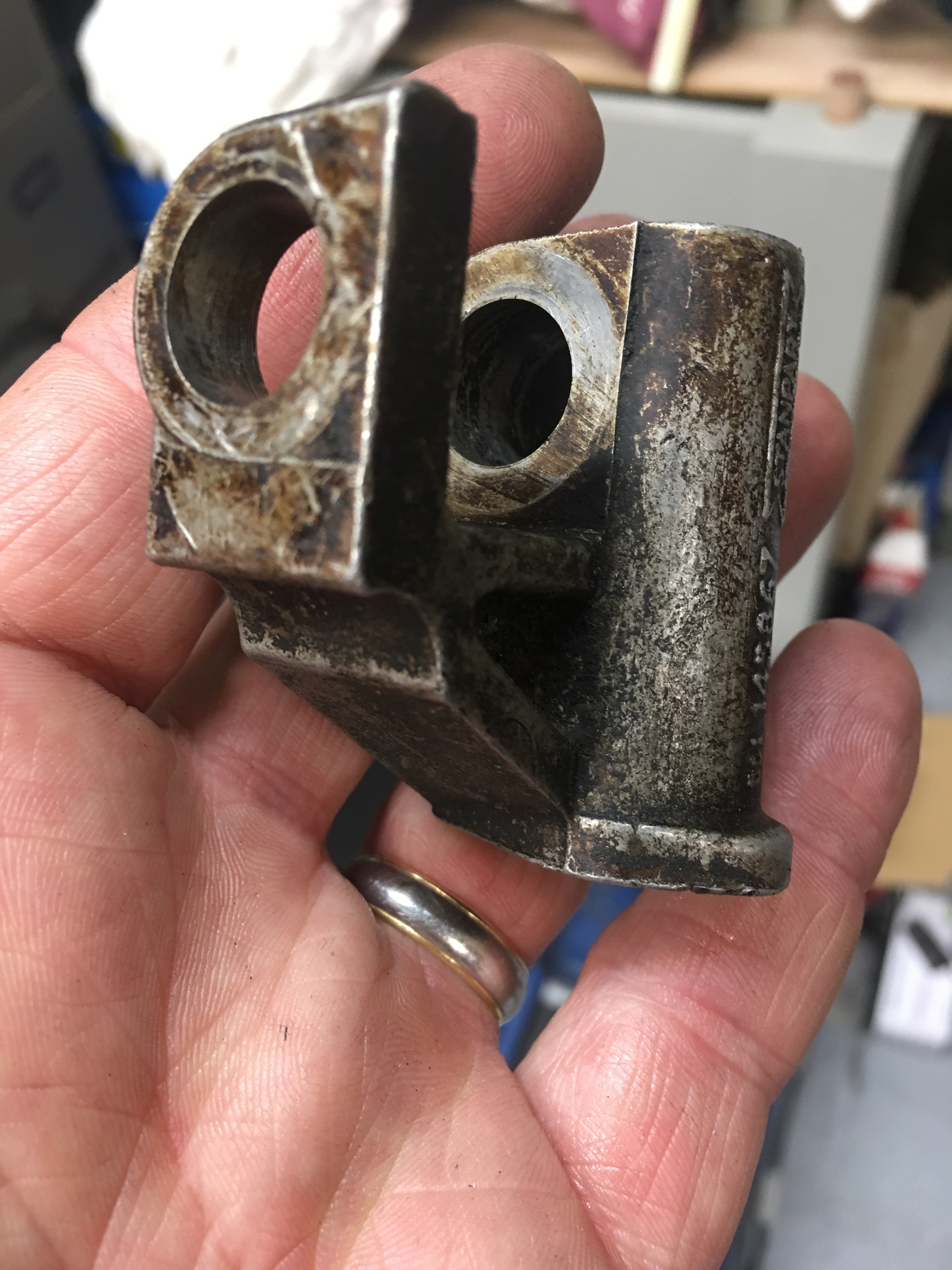 ultrasonic cleaning Triumph TR6 engine rocker shaft assembly - Best ...